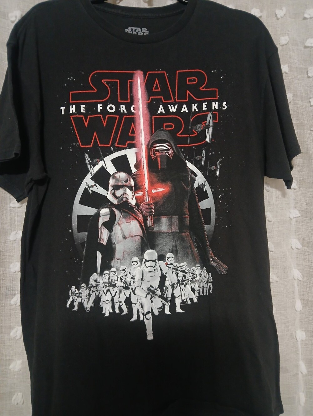 PREOWNED STAR WARS GRAPHIC BLACK TSHIRT UNISEX SZ LARGE